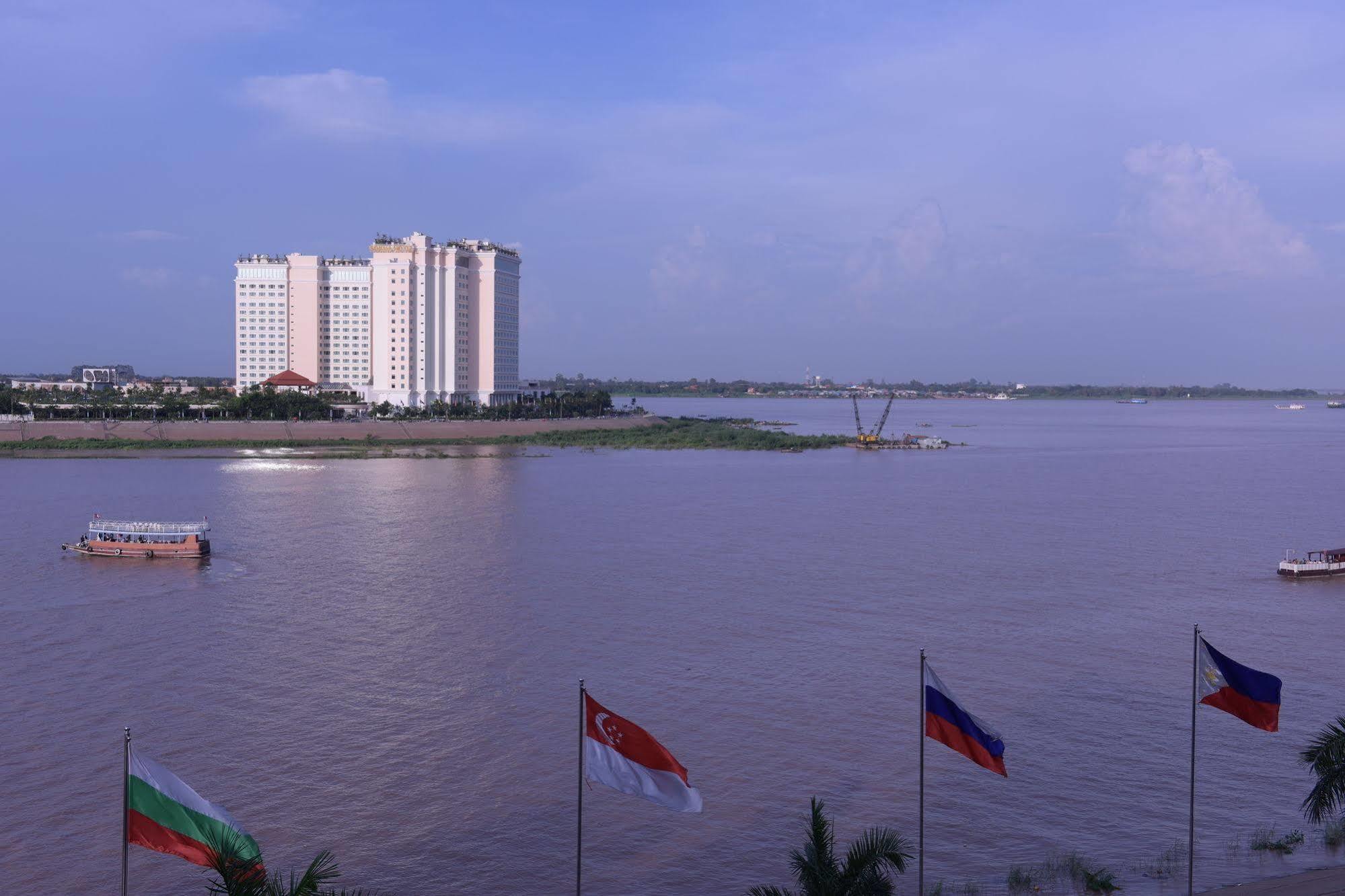 Panorama Mekong Hostel Phnom Penh Bagian luar foto