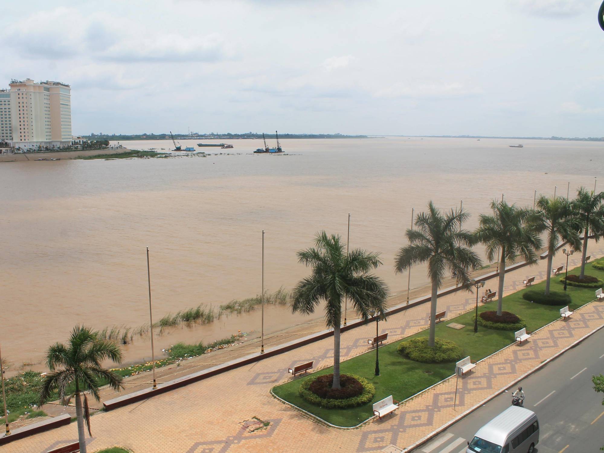 Panorama Mekong Hostel Phnom Penh Bagian luar foto